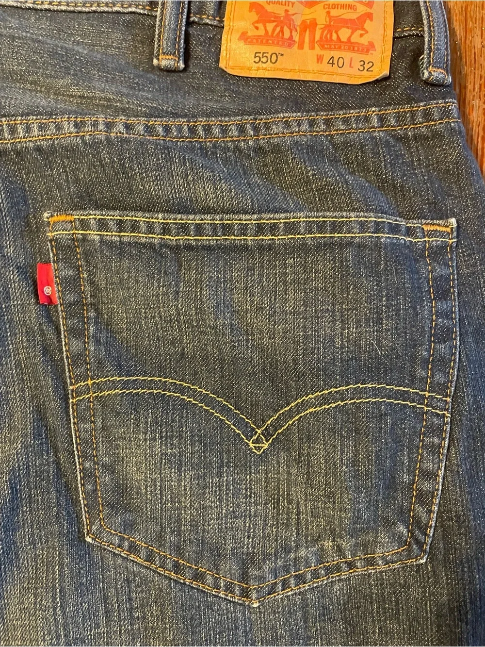 Levi's 550 Relaxed Fit Medium Stonewash Jeans  Men's Size: 40x32.  00550-274